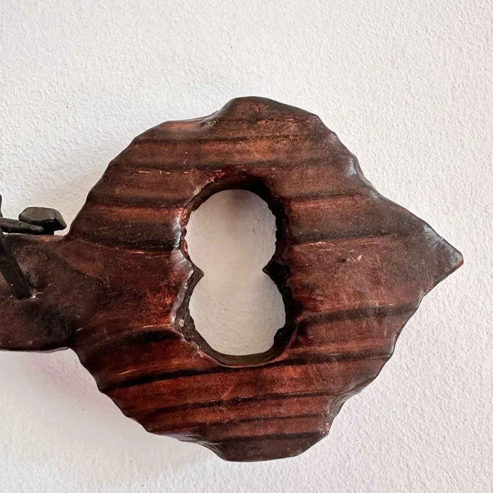 Vintage Oversized Wooden Key Wall Hanger, Rustic Skeleton Key Rack with Chain